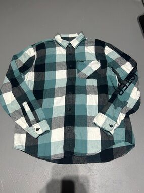 Hollister Plaid Pattern Long Sleeve Premium Flannel Shirt (Men’s XL)